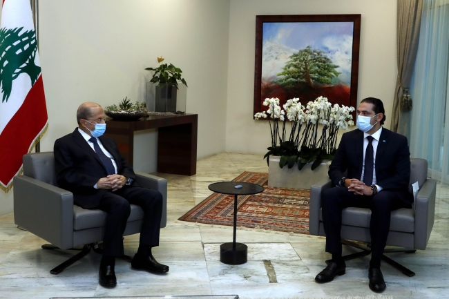 Lübnan Cumhurbaşkanı Mişel Avn (solda) ve hükümet kurma görevini yürüten Saad Hariri (sağda) hükümetin kurulamaması konusunda birbirine karşılıklı suçlamalarda bulunuyor. Fotoğraf: AA